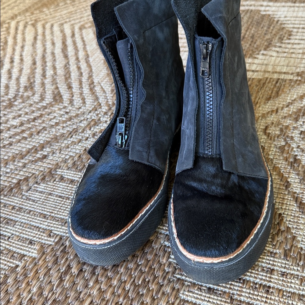 Blackstone KL-64 Genuine Calf Hair Zip Chukka Boot. Like new